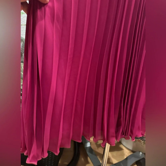 Xscape beautiful pleated halter maxi dress size 4 - Picture 9 of 14